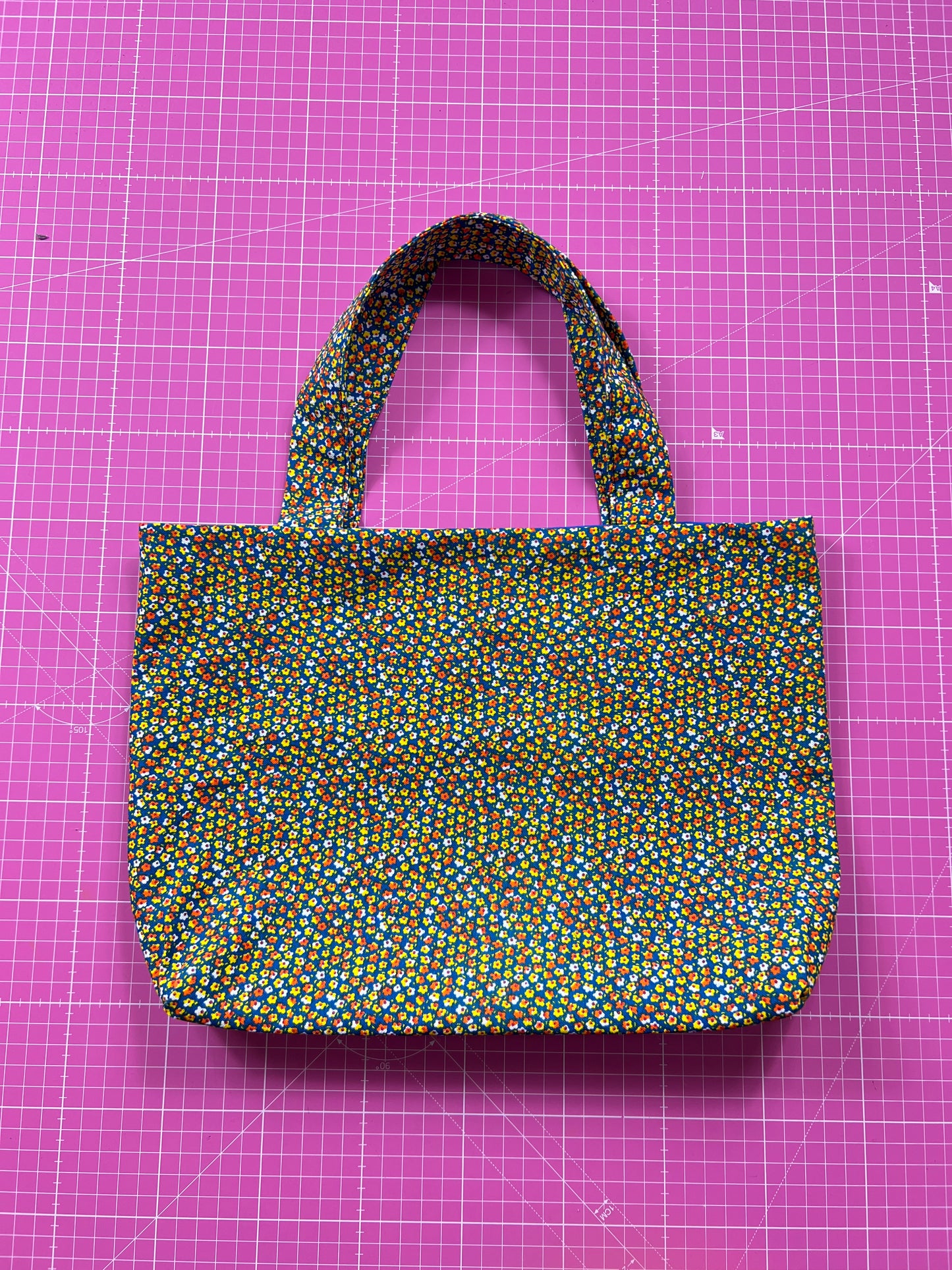 Workshop summer bag in lab